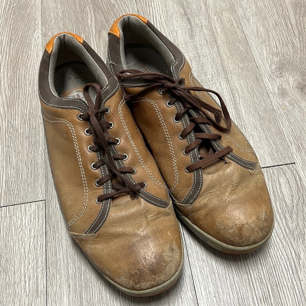 Contour casual golf shoes